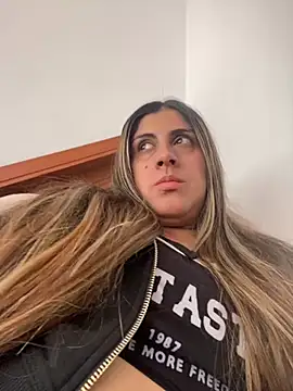 girl anni online show from November 2025 06:53:01 PM