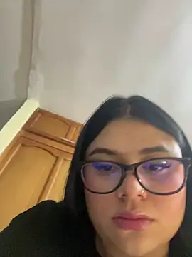 alissonfernandez  online show from September 2025 11:04:02 PM