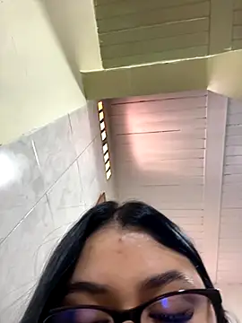 alissonfernandez  online show from September 2025 02:52:02 PM