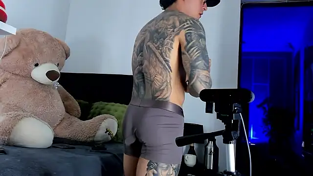 boyc022  online show from January 2026 03:33:01 AM