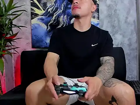 boyc022  online show from February 2026 04:43:01 PM