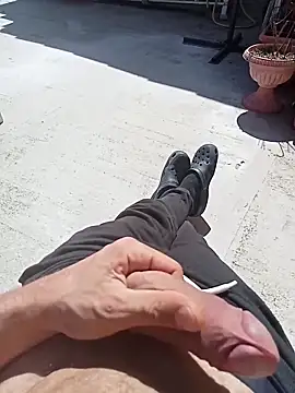 Snapshot of MrTamburine22 chatting on April 2026 12:57:02 PM MrTamburine22 online show from April 2026 12:57:02 PM