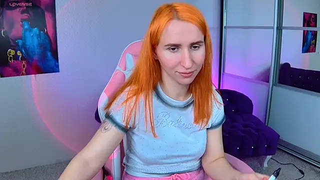 Snapshot of AliceBYKiss chatting on February 2025 12:48:02 PM AliceBYKiss online show from February 2025 12:48:02 PM