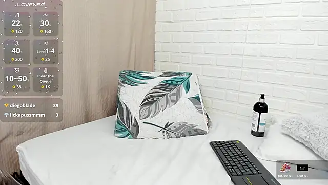 Snapshot of Julieta_333 chatting on February 2025 03:14:02 PM Julieta 333 online show from February 2025 03:14:02 PM