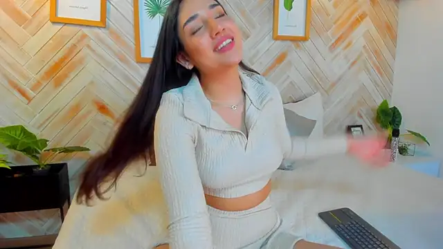 Snapshot of AniiRose chatting on February 2025 01:54:02 AM AniiRose online show from February 2025 01:54:02 AM