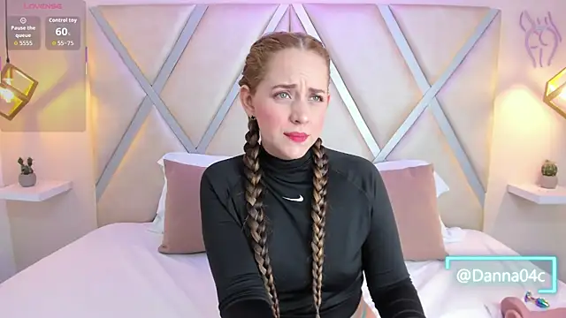 Snapshot of DannaCouper chatting on October 2025 11:29:02 AM DannaCouper online show from October 2025 11:29:02 AM