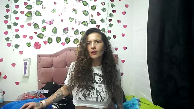 Snapshot of Leyla_Horny_Bg chatting on January 2025 11:56:01 PM Leyla Horny Bg online show from January 2025 11:56:01 PM
