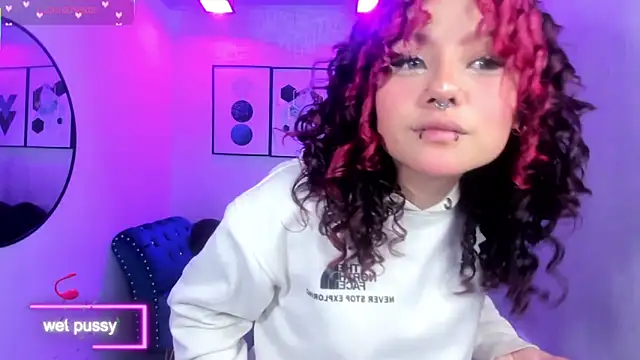 Snapshot of Theia_moon chatting on October 2025 01:30:02 PM Theia moon online show from October 2025 01:30:02 PM