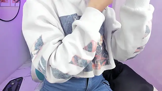 Snapshot of Theia_moon chatting on October 2025 01:11:01 PM Theia moon online show from October 2025 01:11:01 PM