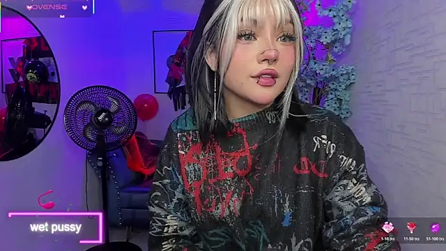 Snapshot of Theia_moon chatting on November 2025 01:23:01 PM Theia moon online show from November 2025 01:23:01 PM