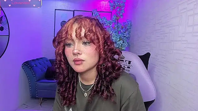 Snapshot of Theia_moon chatting on November 2025 03:48:01 AM Theia moon online show from November 2025 03:48:01 AM