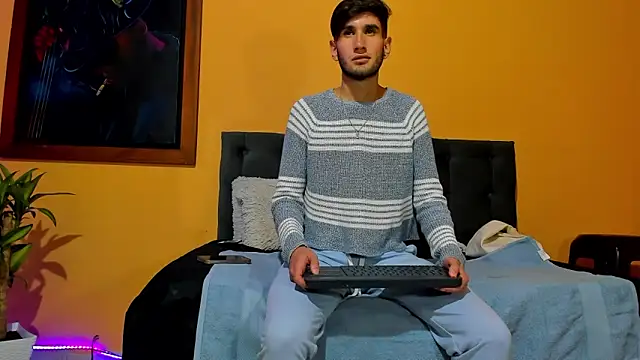 Snapshot of Thhiago_tay chatting on December 2024 08:58:02 PM Thhiago tay online show from December 2024 08:58:02 PM