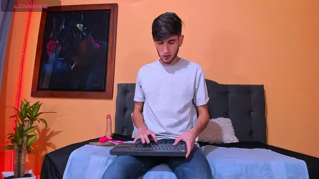 Snapshot of Thhiago_tay chatting on December 2024 04:05:02 PM Thhiago tay online show from December 2024 04:05:02 PM