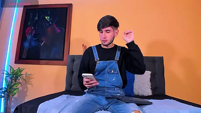 Snapshot of Thhiago_tay chatting on December 2024 01:18:02 PM Thhiago tay online show from December 2024 01:18:02 PM