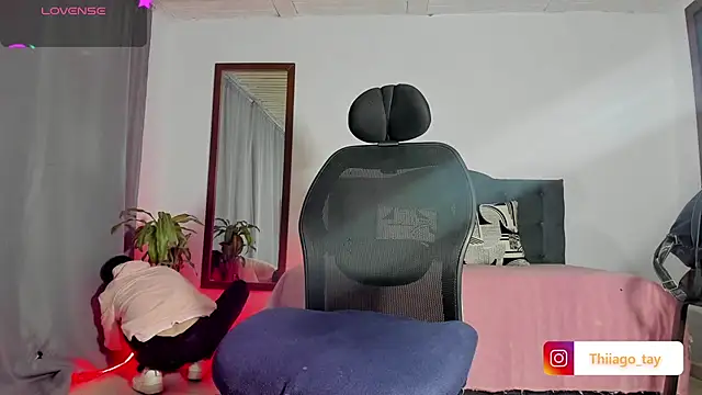 Snapshot of Thhiago_tay chatting on March 2025 05:00:01 AM Thhiago tay online show from March 2025 05:00:01 AM