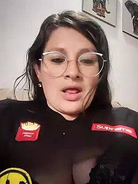 Snapshot of Neve_Collins chatting on December 2024 04:12:02 AM Neve Collins online show from December 2024 04:12:02 AM