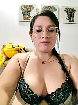 Snapshot of Neve_Collins chatting on January 2025 08:52:01 AM Neve Collins online show from January 2025 08:52:01 AM