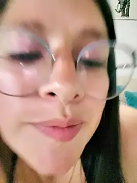 Snapshot of Neve_Collins chatting on February 2025 03:44:01 AM Neve Collins online show from February 2025 03:44:01 AM