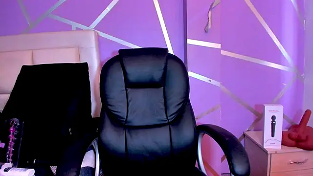 Queenjenn   online show from January 2025 05:02:02 PM