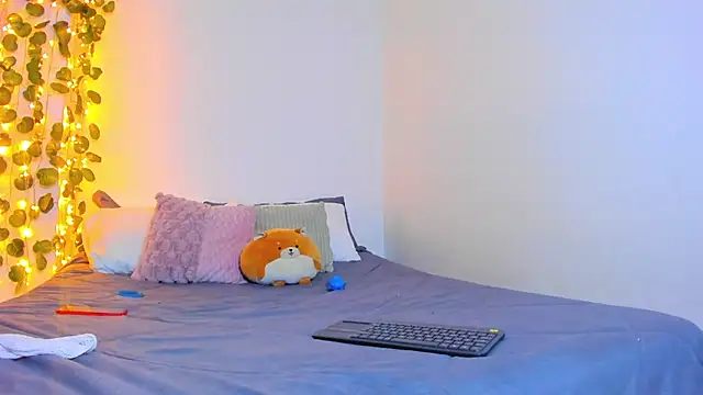 emillyhills online show from February 2025 06:46:01 AM