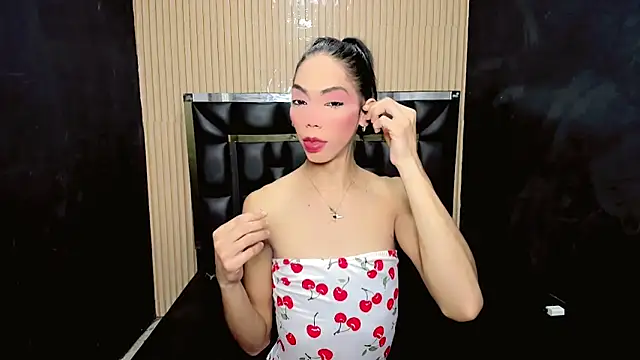 Snapshot of Luna_and_valery chatting on April 2026 07:39:02 PM Luna and valery online show from April 2026 07:39:02 PM