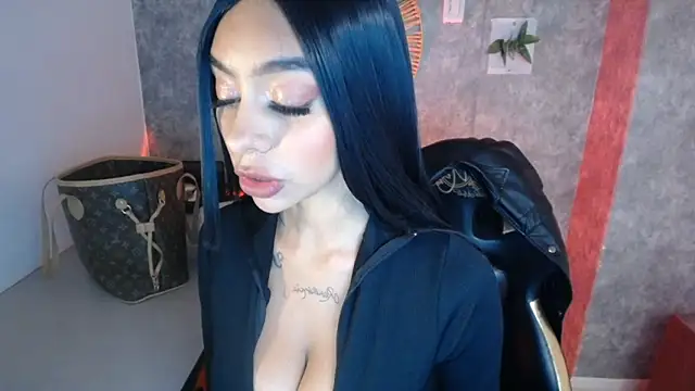 Snapshot of Tiffanny chatting on December 2024 12:23:02 PM Tiffanny online show from December 2024 12:23:02 PM