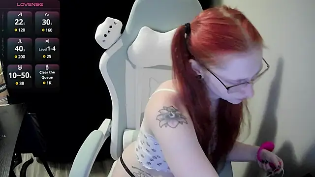 LilyFoxxx online show from December 2024 04:23:02 AM