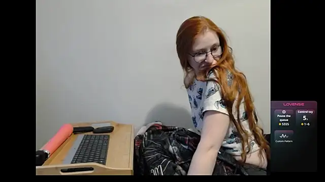LilyFoxxx online show from April 2026 05:43:02 AM
