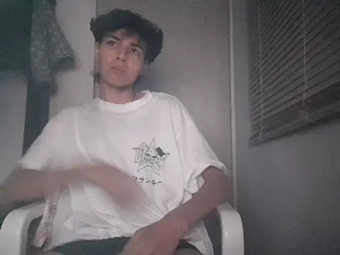 Snapshot of YoursexyJuan chatting on January 2025 04:08:01 AM YoursexyJuan online show from January 2025 04:08:01 AM