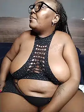 Snapshot of CHERRYYUMMY chatting on March 2026 06:35:02 PM CHERRYYUMMY online show from March 2026 06:35:02 PM