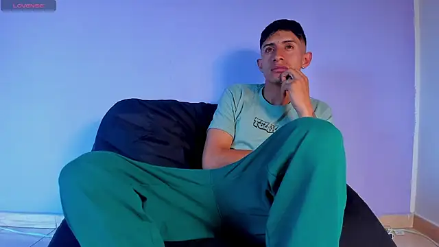 Snapshot of BIG_cockpether chatting on December 2025 12:33:02 PM BIG cockpether online show from December 2025 12:33:02 PM