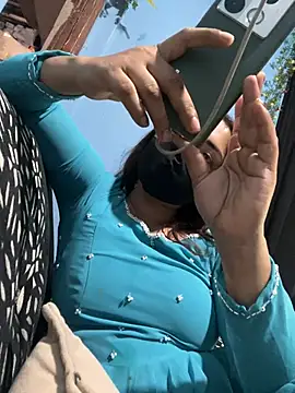 Black Glow online show from February 2025 10:09:02 AM