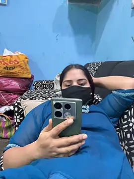 Black Glow online show from February 2025 06:19:01 AM