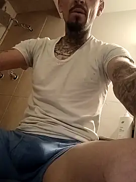 Snapshot of Paybackk100 chatting on November 2025 01:33:02 PM Paybackk100 online show from November 2025 01:33:02 PM