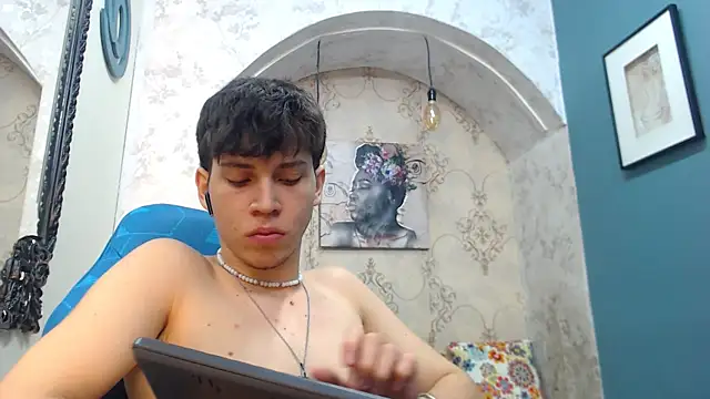 Jonathan Moreau online show from December 2024 02:55:01 PM