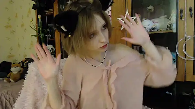 cloudgirrl online show from March 2025 07:05:01 PM