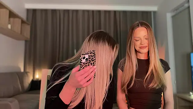 Snapshot of Julia_RL chatting on November 2025 09:04:02 PM Julia RL online show from November 2025 09:04:02 PM