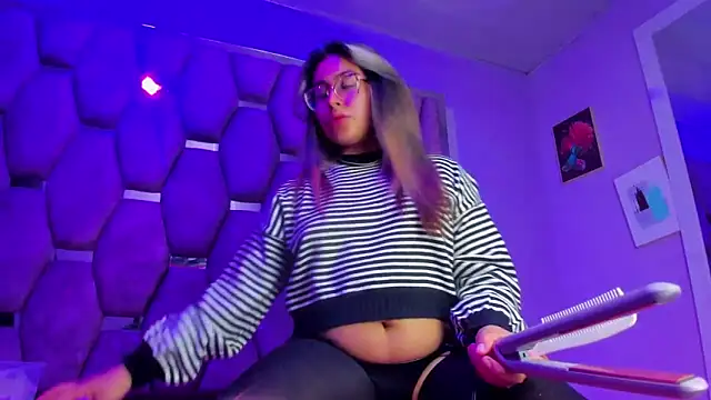 Snapshot of Freya_Miller_ chatting on October 2025 03:12:02 AM Freya Miller online show from October 2025 03:12:02 AM