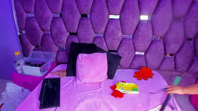 Snapshot of Freya_Miller_ chatting on October 2025 03:47:02 AM Freya Miller online show from October 2025 03:47:02 AM