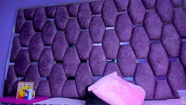 Snapshot of Freya_Miller_ chatting on October 2025 03:40:02 AM Freya Miller online show from October 2025 03:40:02 AM