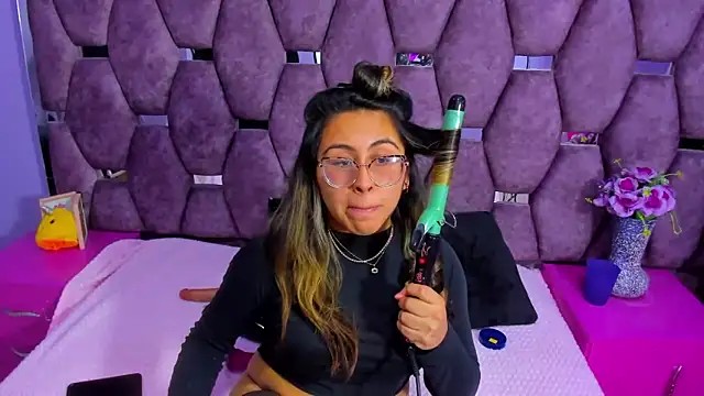 Snapshot of Freya_Miller_ chatting on October 2025 03:51:02 AM Freya Miller online show from October 2025 03:51:02 AM