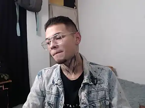 Snapshot of MarceloMilk chatting on September 2025 03:06:02 AM MarceloMilk online show from September 2025 03:06:02 AM