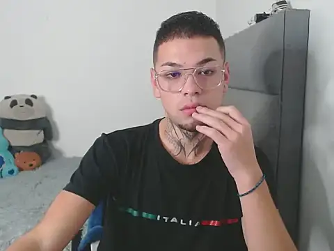 Snapshot of MarceloMilk chatting on September 2025 10:42:02 PM MarceloMilk online show from September 2025 10:42:02 PM