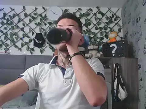 MarceloMilk online show from October 2025 04:58:01 AM