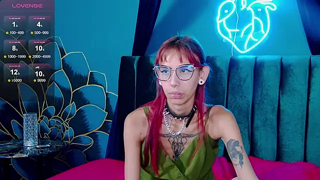 Lunamistyc online show from November 2025 07:35:01 PM