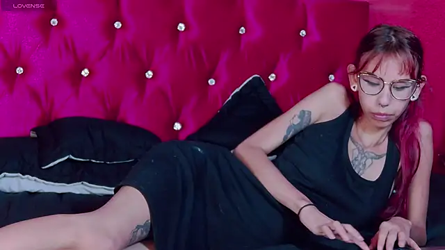 Lunamistyc online show from November 2025 08:08:01 PM