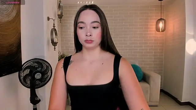 AlinaKravitz online show from April 2026 06:25:01 PM