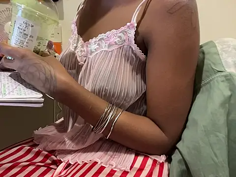 Snapshot of iveedie017 chatting on November 2025 11:48:01 PM iveedie017 online show from November 2025 11:48:01 PM