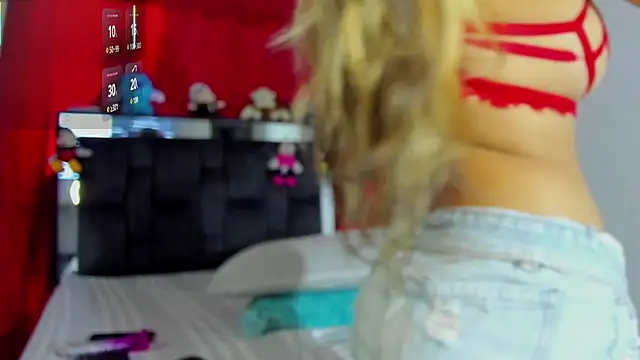 Snapshot of chloe_vasquez710 chatting on February 2025 01:15:02 PM chloe vasquez710 online show from February 2025 01:15:02 PM