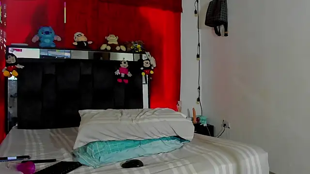 Snapshot of chloe_vasquez710 chatting on February 2025 04:17:02 PM chloe vasquez710 online show from February 2025 04:17:02 PM